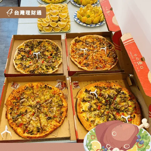 慰勞辛勤的台灣理財通夥伴,文田哥與資渟姊準備豐盛大餐款待大家! 豐盛感恩節大餐-2021感恩節